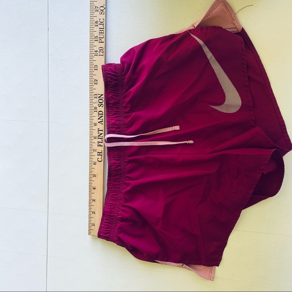 Nike Swoosh Size Medium Wine Purple Shorts w Linin - Picture 5 of 6